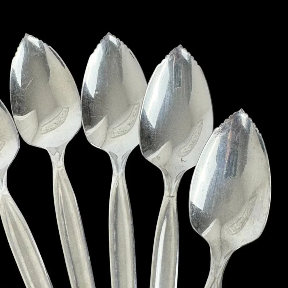 Wm Rogers Co Stainless Grapefruit Spoon Set of 8 USA Silverware Dining Citrus